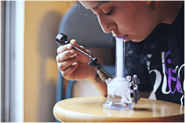 A Detailed Guide on Dabbing Concentrates with Dab Rigs