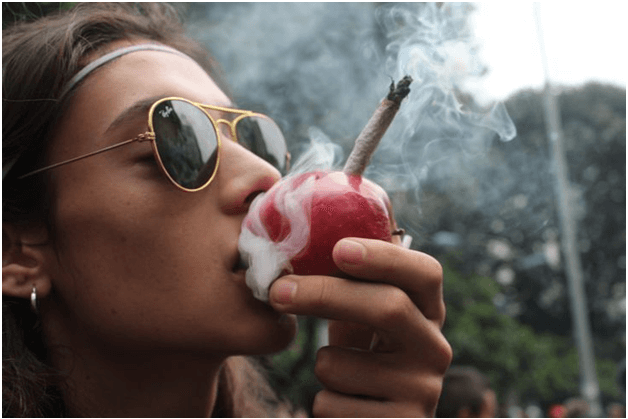 5 Crazy Ways To Smoke Weed Without Papers Cannabismo 